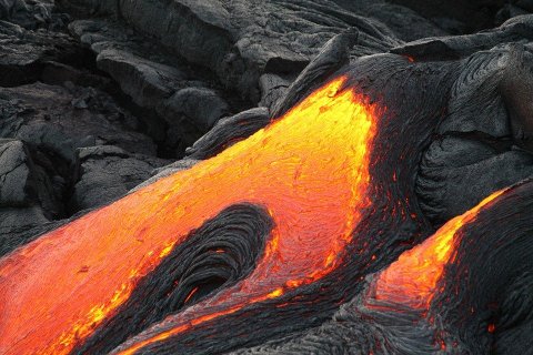 Все, чего вы не знали о вулканической лаве: температура, состав, происхождение