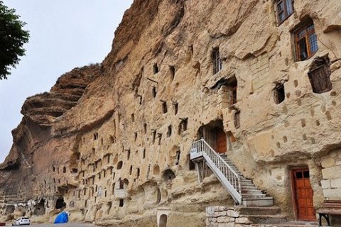 Пещерный город Маназан в Турции