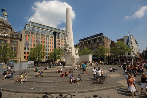 Национальный монумент Амстердама