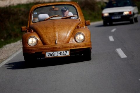 Уникальный VW Beetle из дерева