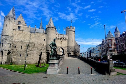 Замок Стен. Старейшее сооружение Антверпена