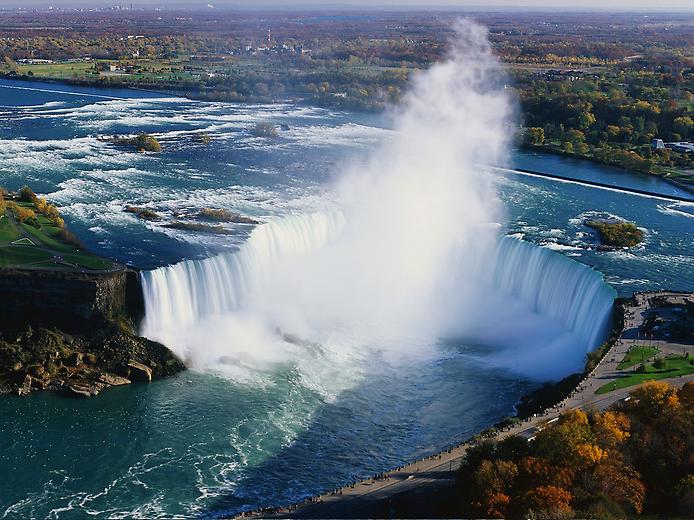 Uma vista aérea do Niagara Horseshoe