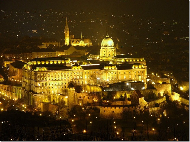 BudaCastleAtNight