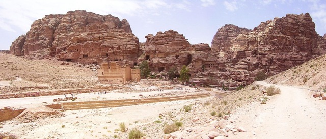 Qasr al-Bint and the Umm al-Biyyara peak (2)