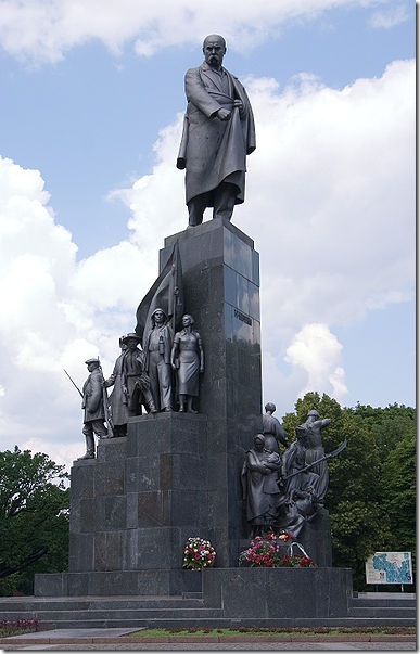 памятник Шевченко в Харькове