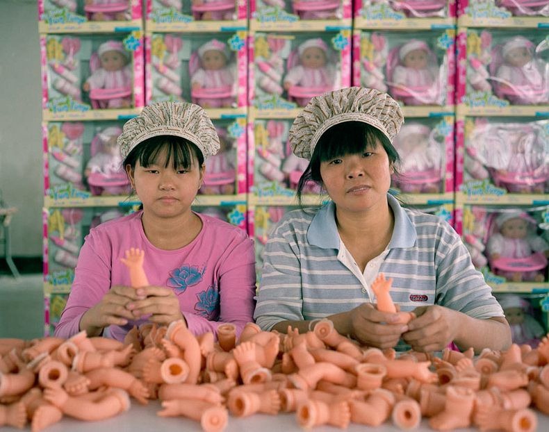 китайские рабочие и игрущки