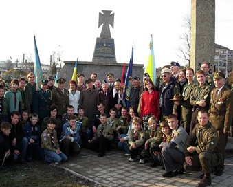 800px-Former_UPA_and_SS-Galizien_members_in_Berezhany_2006