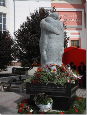 The_Monument_to_the_Victims_of_Ukrainian_Insurgent_Army_(UPA-OUN)_Simferopol,_Ukraine._2007.