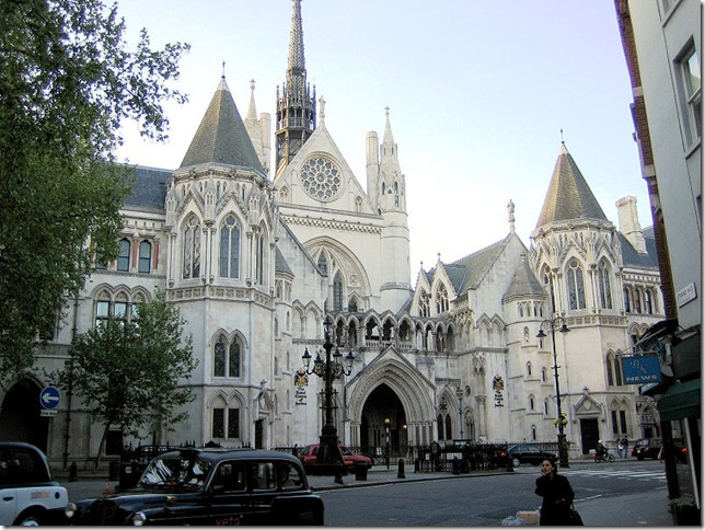 http://lifeglobe.net/media/entry/675/800pxRoyal_courts_of_justice_3.jpg