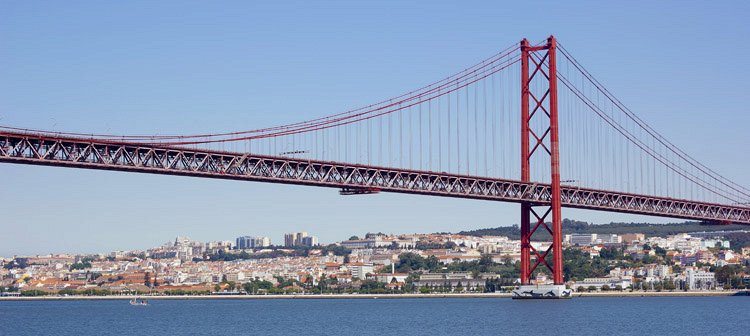 мост 25 апреля в лиссабоне