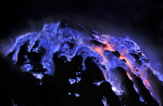 синяя лава вулкана