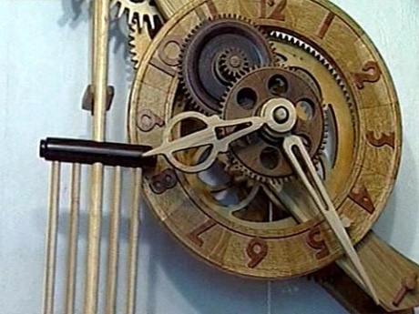 Часы из дерева от Андрея Мартынюка. 