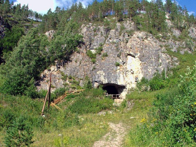 вход в денисовскую пещеру