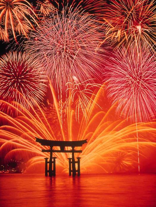 Новогодние фейерверки Новогодние фейерверки