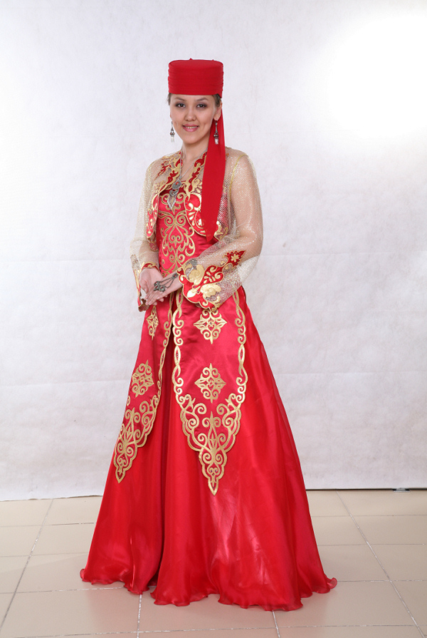 Праздничный казахский национальный наряд