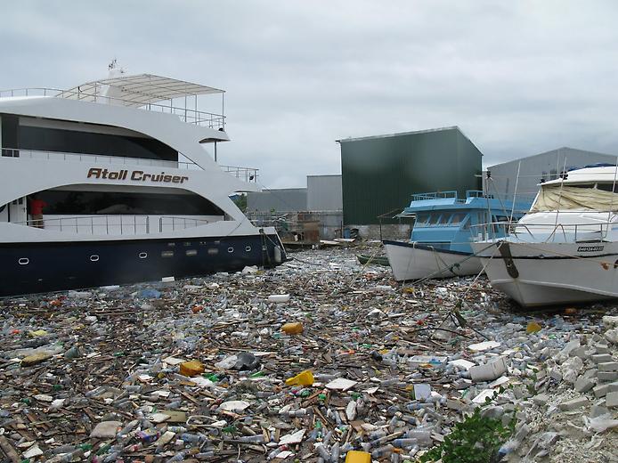 яхты и мусор яхты и мусор