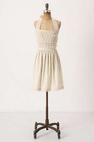 передник в форме платья с декоративными деталями