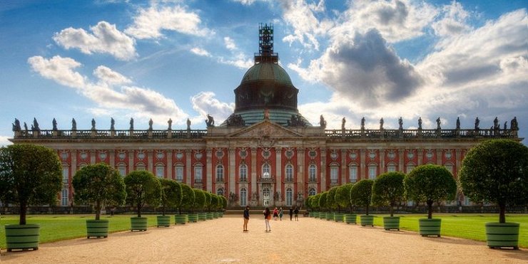 Новый дворец Новый дворец