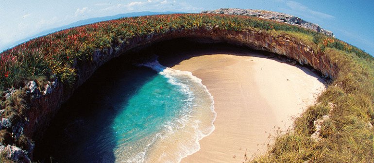 скрытый пляж острова мариетас