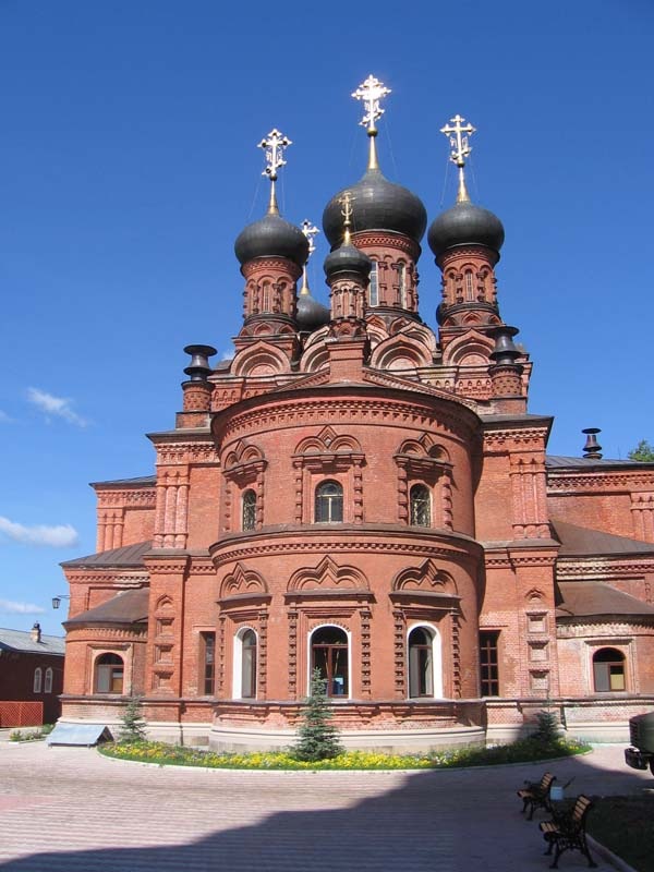 Черниговский скит Церковь (икона Черниговской богоматери) — вид со двора
