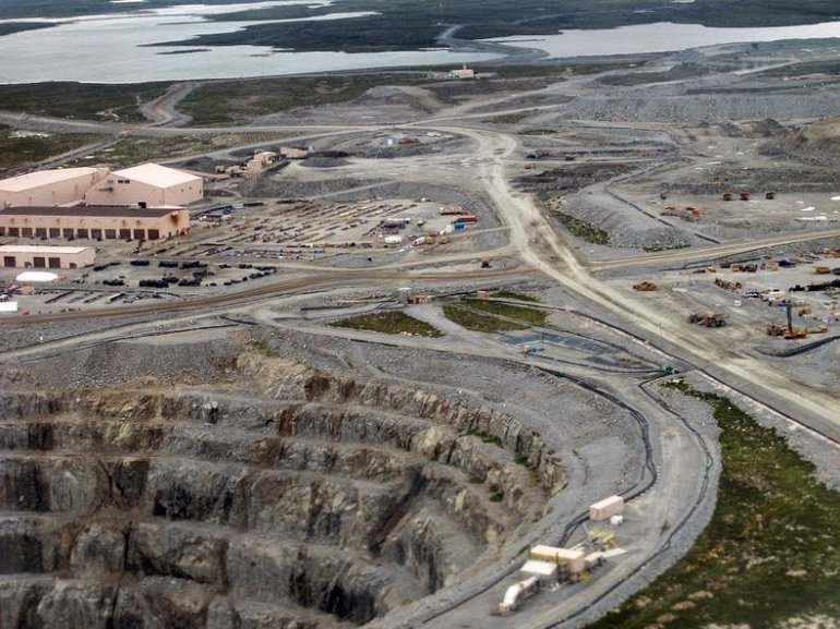Фоторепортаж—алмазный рудник Ekati в Канаде
