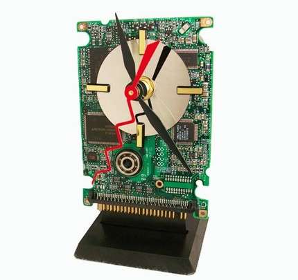 Часы из старых компьютерных деталей от Teco Art