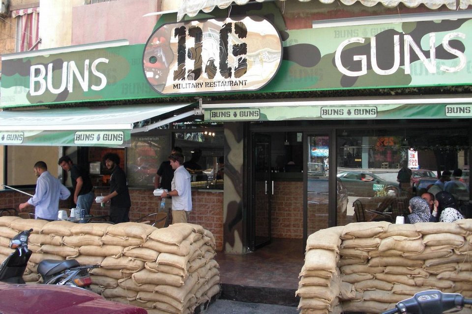 Фото Военный ресторан Buns and Guns в Бейруте