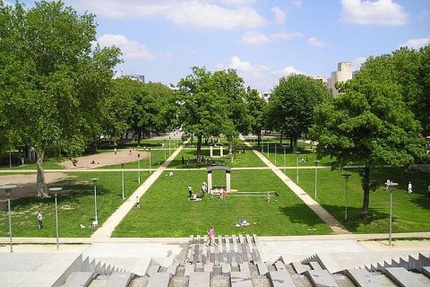 Парк Берси на берегу Сены, Париж