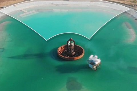Новый бассейн для серферов генерирует волны по кругу