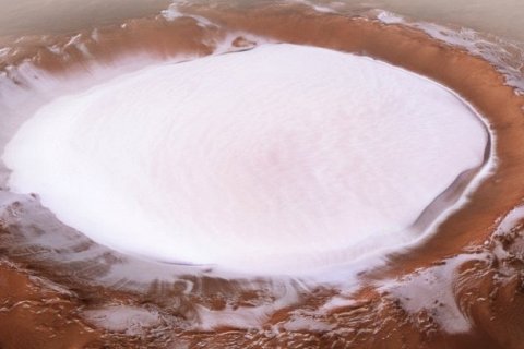 Появилось видео полета над гигантским ледяным кратером Марса