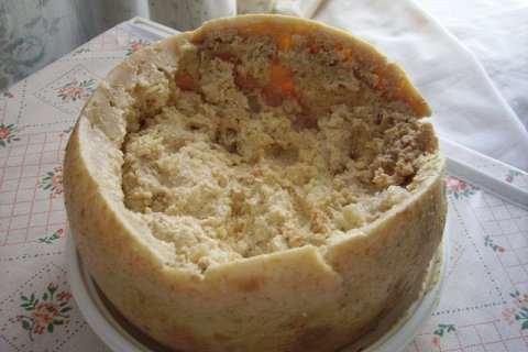 Касу Марцу - незаконный и опаснейший сыр