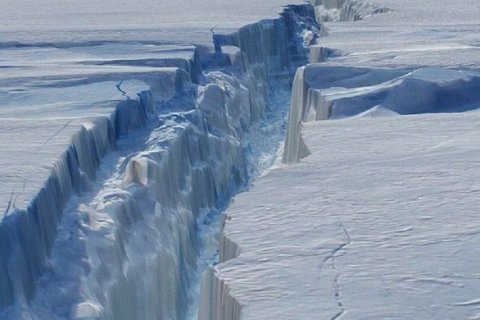 Теплая вода под ледником Судного дня грозит растопить его быстрее, чем прогнозировалось