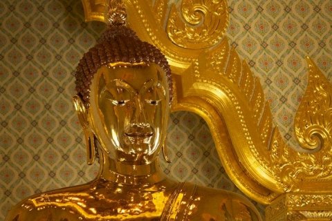 История Золотого Будды, спрятанного под слоем штукатурки