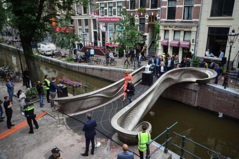 В Амстердаме открылся первый в мире мост с 3D-печатью