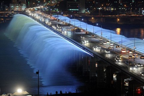 Мост-фонтан Банпо в Сеуле
