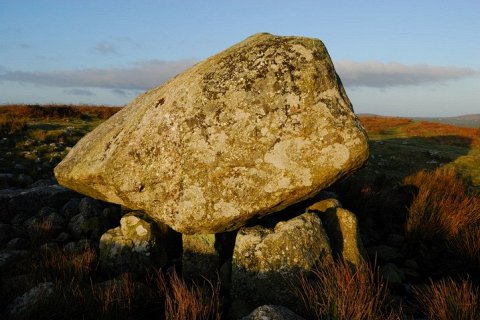 Раскопки у таинственного камня Артура раскрыли его происхождение