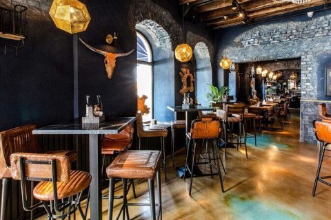 Как сделать бетонные полы яркими?