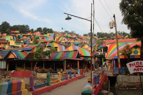Кампунг Пеланги, радужная деревня в Индонезии