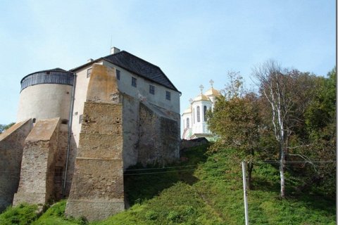 Острожский замок - чудо древнерусского зодчества