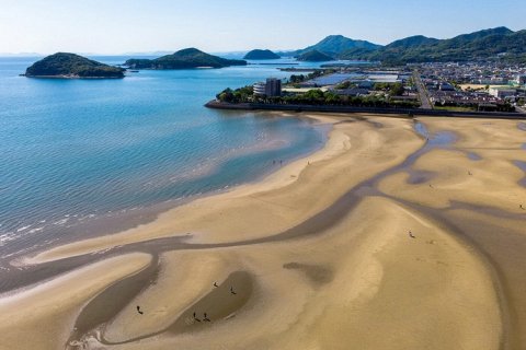 Тичибугаама - зеркальный пляж в Японии