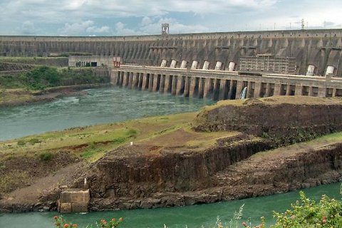 Плотина Итайпу. Крупнейшая ГЭС в мире