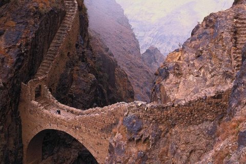 Шахара - мост Вздохов в Йемене