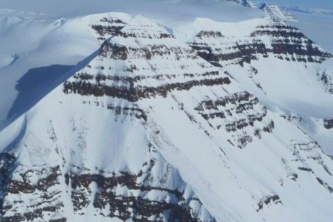 Сфинкс Гренландии - пирамида в снегах