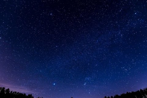 Какая самая яркая звезда на небе?