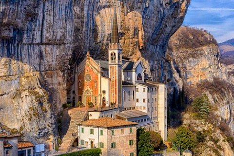 Святилище Мадонна делла Корона