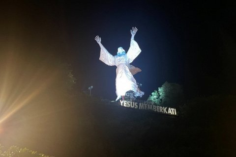 Статуя Иисуса: монумент веры и единства в Манадо