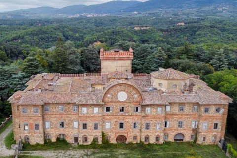 Замок Саммеццано: архитектурное чудо Тосканы