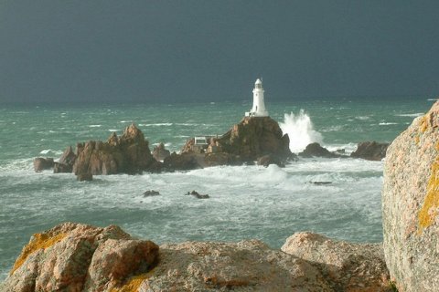 Маяк Ла Корбьер: жемчужина закатов острова Джерси