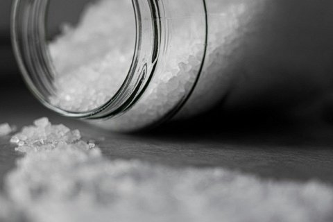 Почему чрезмерное потребление соли вредно для здоровья