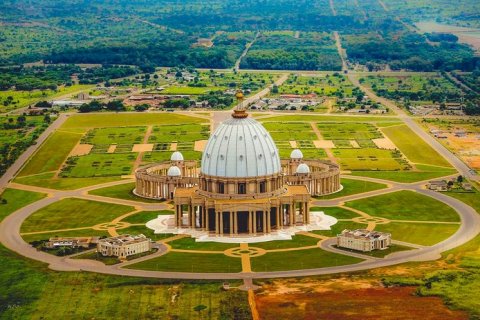 Базилика Девы Марии Мира в Ямусукро